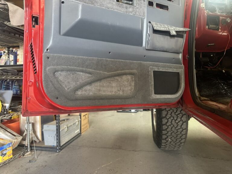 1989 Chevy Suburban Custom 6.5 speaker lower door panels 768x576